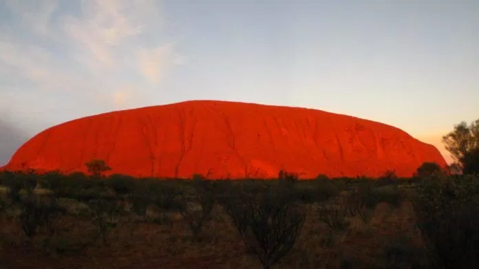 Uluru buổi trưa