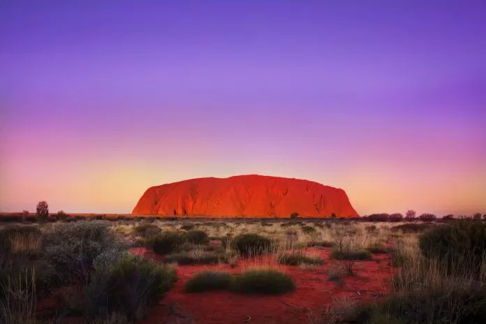 Uluru vào tối