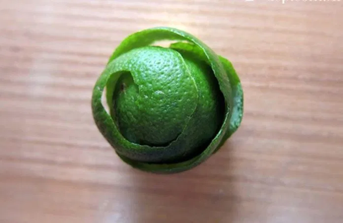 Lượng dầu từ vỏ chanh còn có tác dụng làm sạch sâu da mặt, làn da bạn sẽ sáng dần chỉ trong một khoảng thời gian ngắn. (ảnh: internet)