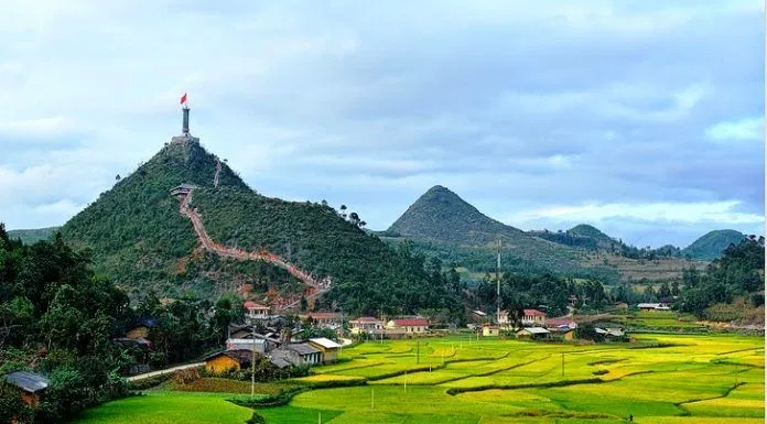 Cột cờ Lũng Cú