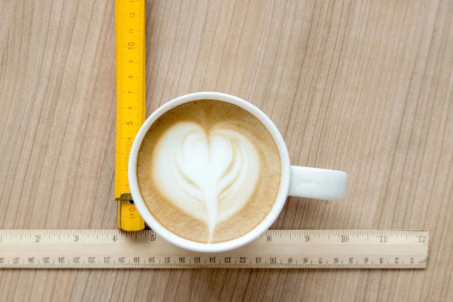 Dùng thước thật để đo kích thước thật bất tiện và cũng thật... kì cục (nguồn Internet)