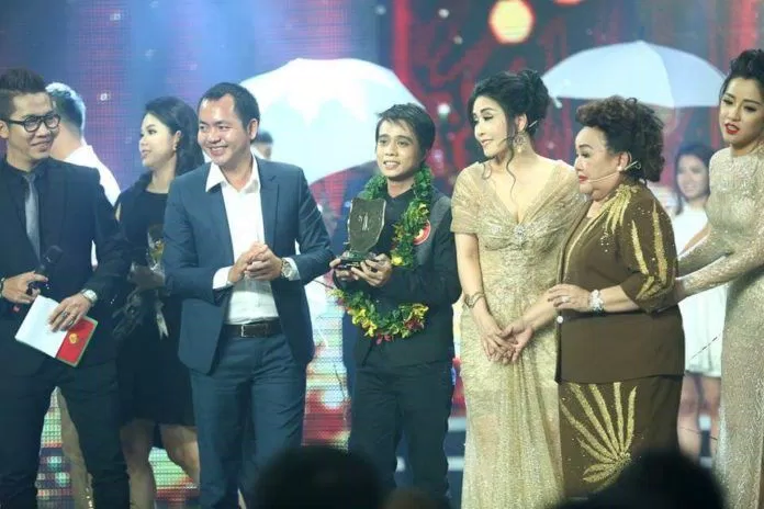 Cười Xuyên Việt