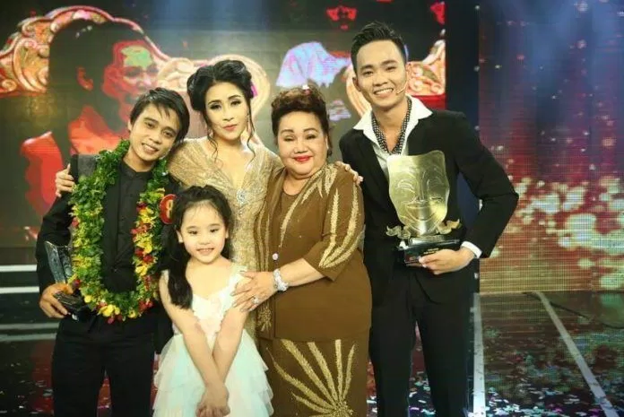 Cười Xuyên Việt