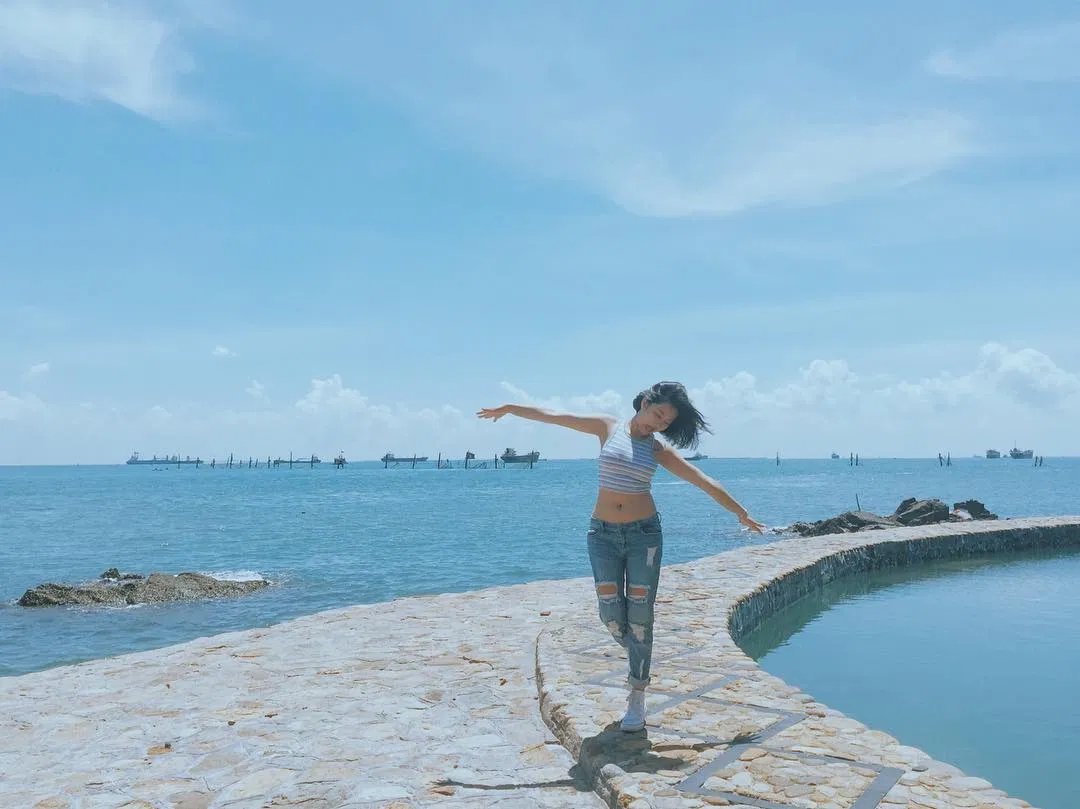 Hồ bơi tràn bờ