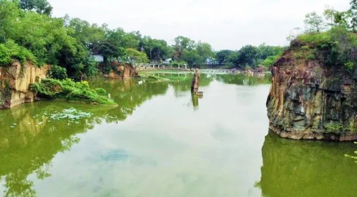Hồ Long Ẩn