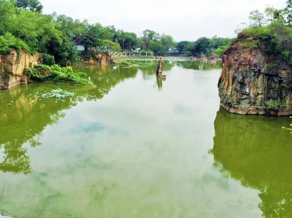 Hồ Long Ẩn