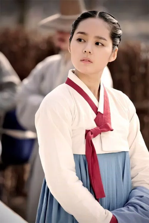 Han Ga In trong vai Wol