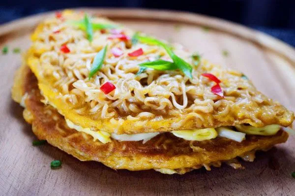 Pizza mì gói Nguồn Internet)