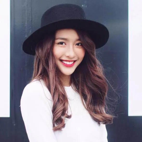 Tóc xoăn với mũ fedora