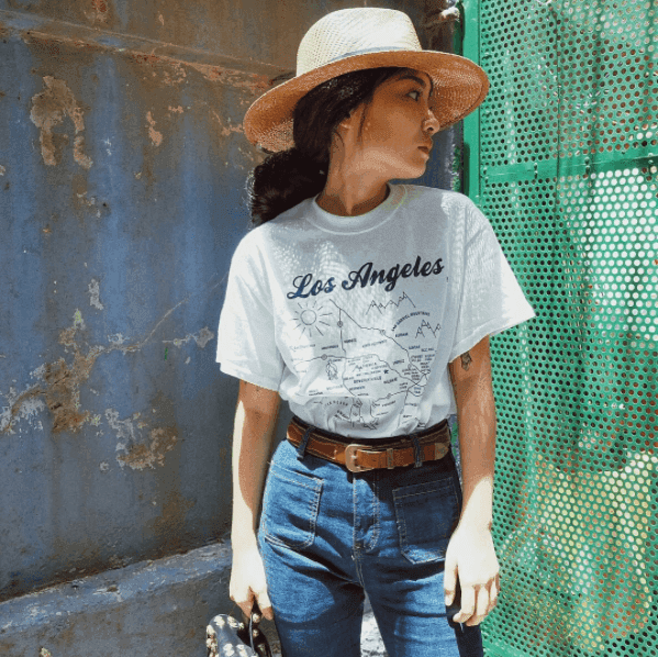 cô nàng ngực "lép"