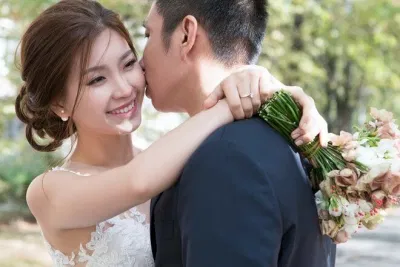 á hậu