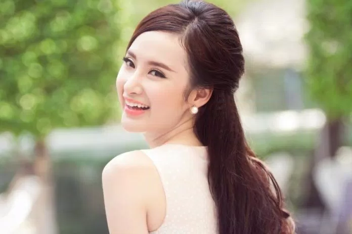 Angela phuong trinh