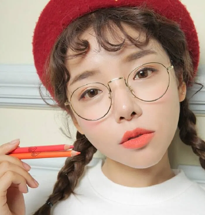 Chì kẻ viền môi