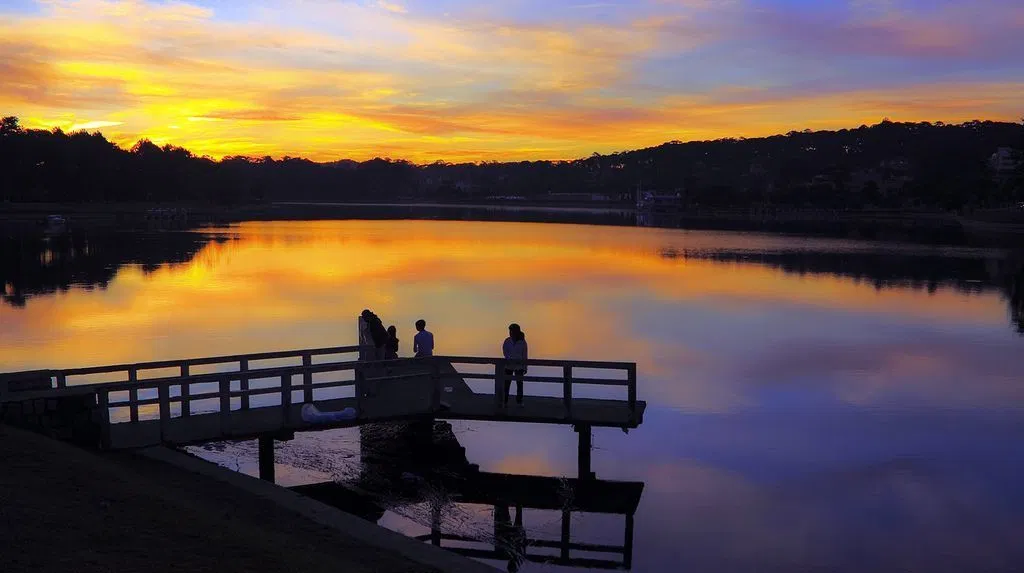 Hoàng hôn buông dần trền Đà Lạt thơ mộng