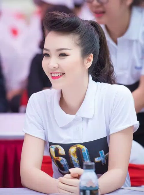 Đuôi ngựa mái phồng