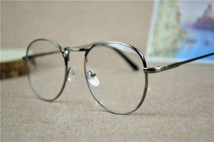 Gọng mảnh kim loại