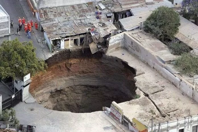 Hố sụt Guatemala