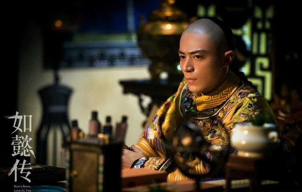 Càn Long của Hoắc Kiến Hoa trong bộ long bào được khen hết lời vì toát lên vẻ uy nghi, sang trọng đúng chất quân vương (Ảnh: internet)