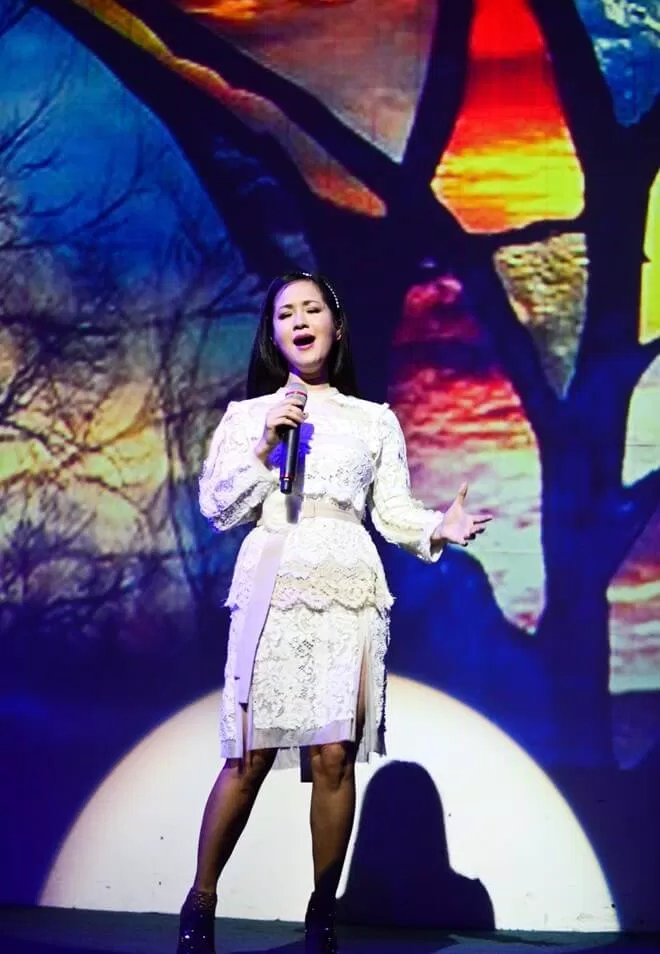 Hồng Nhung