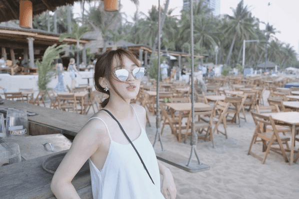 cô nàng ngực "lép"