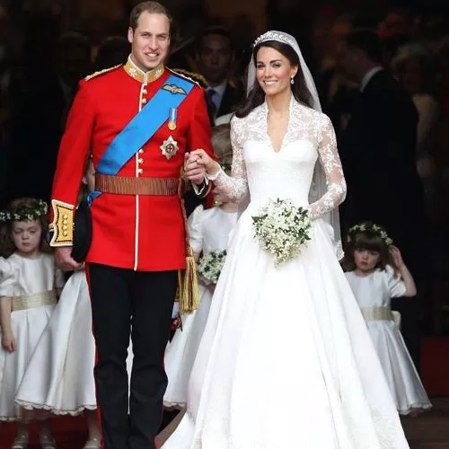 Váy cưới lộng lẫy của Công nương Kate Middleton (ảnh: Internet)