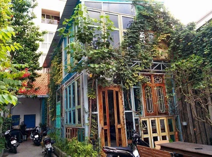Kujuz Coffee nhìn từ bên ngoài