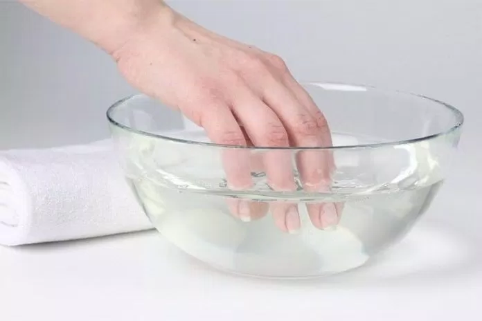Làm sạch móng