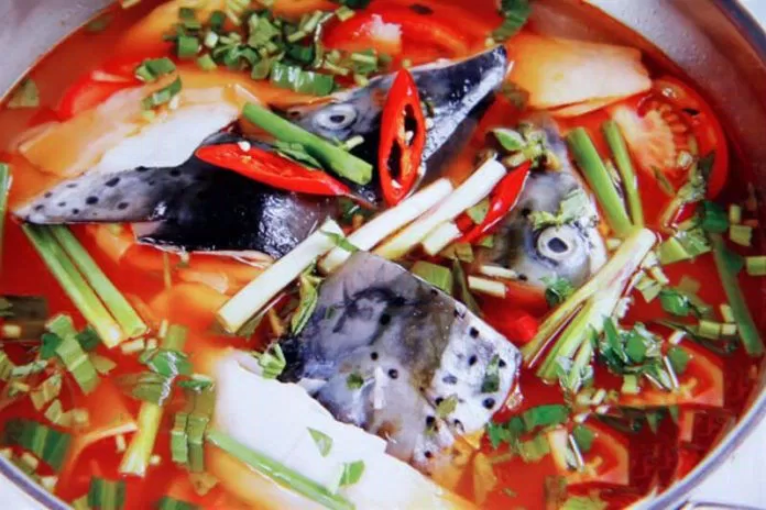 lẩu cá hồi