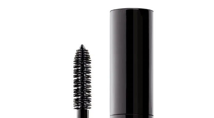 Mascara là lựa chọn của nhiều bạn nữ sành điệu và quyến rũ. (ảnh: Internet)