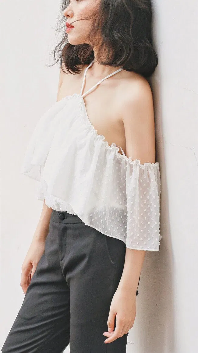 cô nàng ngực "lép"