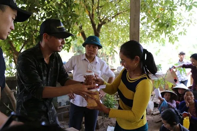 Mỗi phần quà trị giá 500000 đồng (Ảnh: internet)