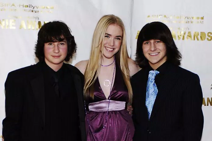 Từ trái sang: Sam Lerner (Chowder), Spencer Locke (Jenny) và Mitchel Musso (DJ) (Nguồn: Wikipedia)