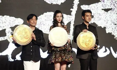 Angela bên cạnh hai tài tử lừng danh Lương Triều Vỹ và Kim Thành Vũ (Ảnh: internet)