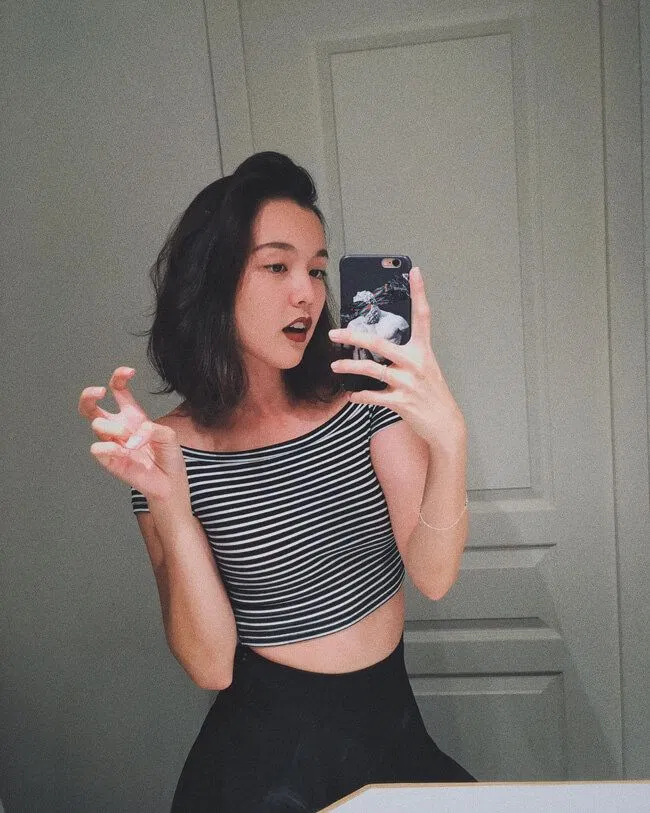 cô nàng ngực "lép"