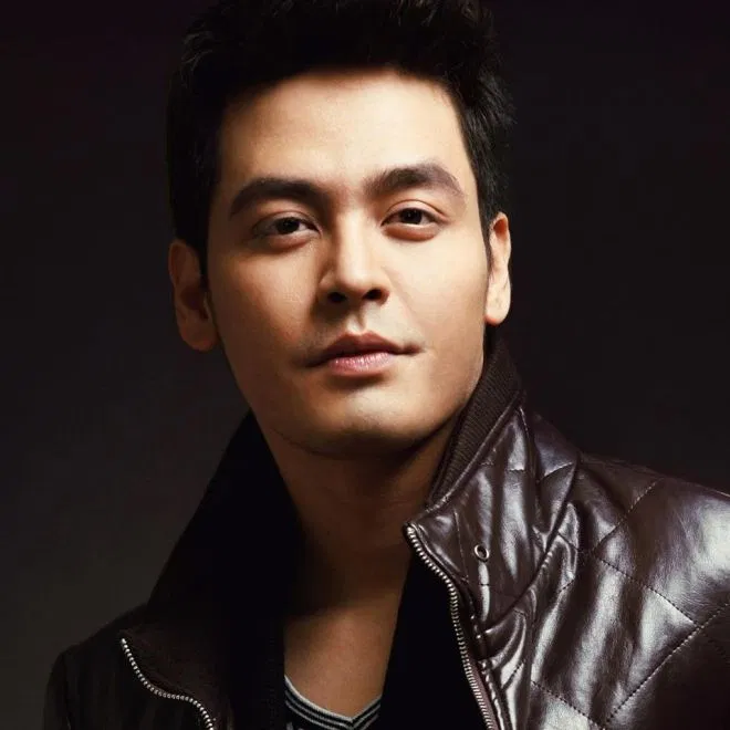 Thực hiện đúng lời hứa của mình sau 24 giờ kêu gọi, MC Phan Anh đã lên đường cùng bạn bè đến giúp đỡ đồng bào vùng bão lũ. (Ảnh: internet)