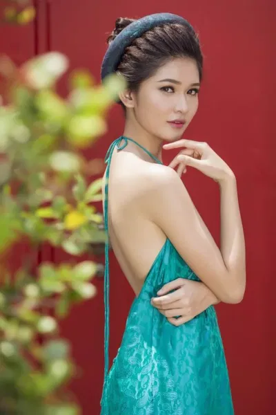 á hậu