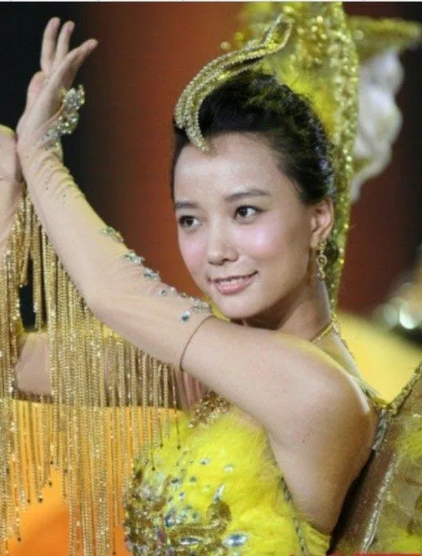 Vương Lạc Đan Nguồn Internet)