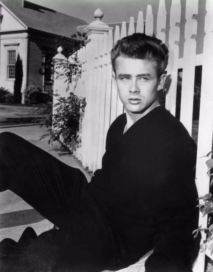 James Dean với vẻ điển trai và cuốn hút khó mà rời mắt. (Nguồn: Internet)