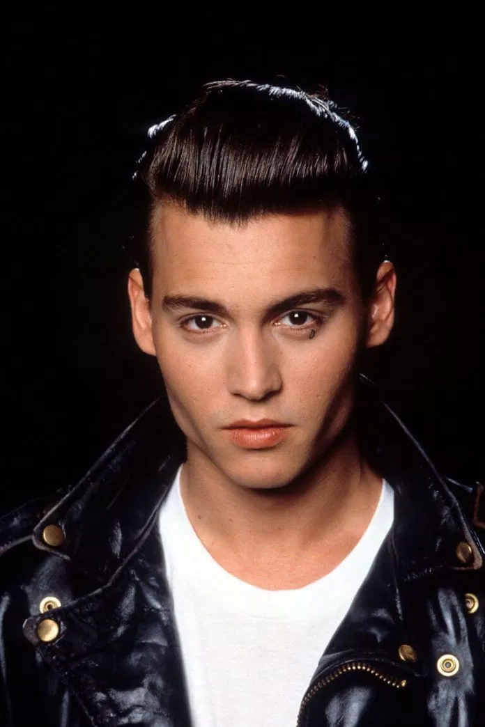 Johnny Depp thời trẻ đẹp trai chẳng thua kém các diễn viên bây giờ. (nguồn: Internet)