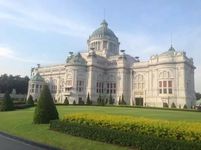 Cung điện Hoàng Gia