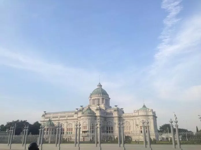 Cung điện Hoàng Gia