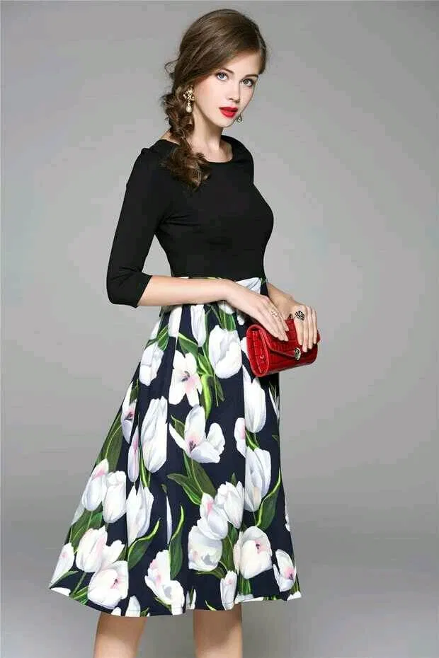 Váy xòe họa tiết