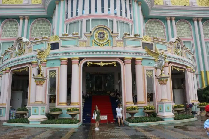 Nhà tỷ phú