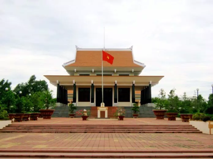 Phạm Hùng
