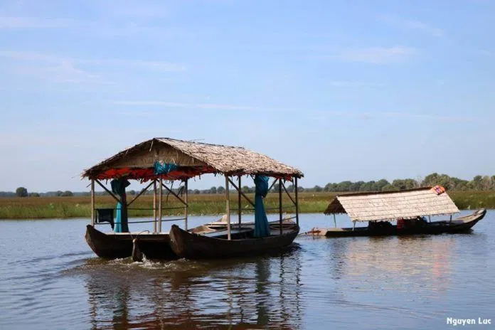 Xuồng ba lá đôi
