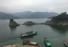 Trên đường tới Đền Bà Chúa Thác Bờ