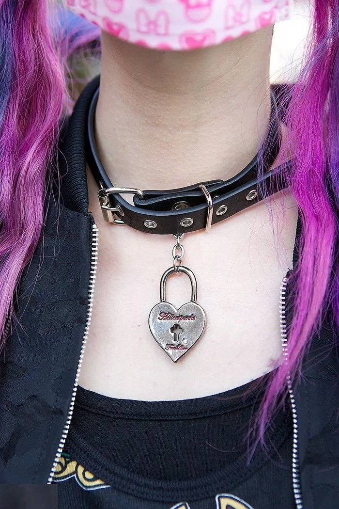 choker ổ khóa