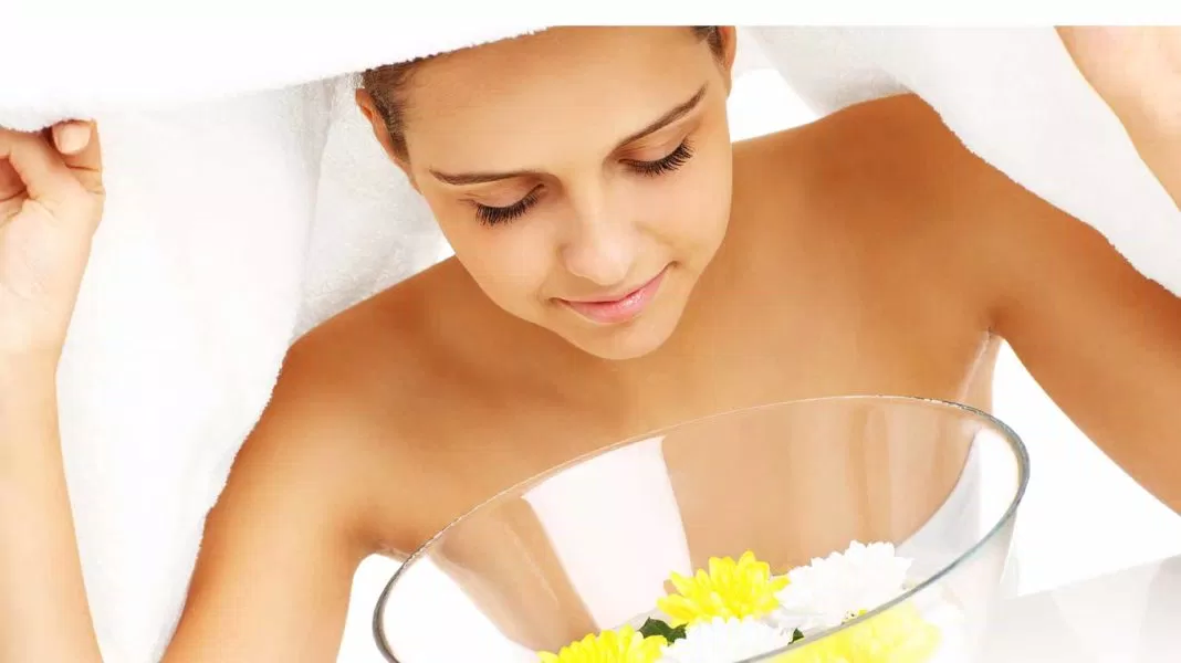 trị mụn bằng xông hơi