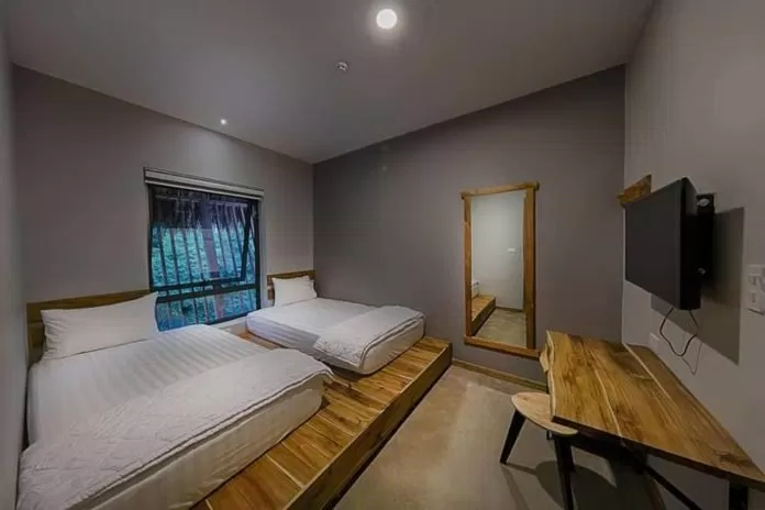 9 Station Hostel