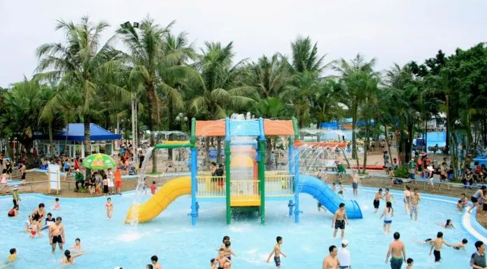 Bể lâu đài tại công viên nước Hồ Tây